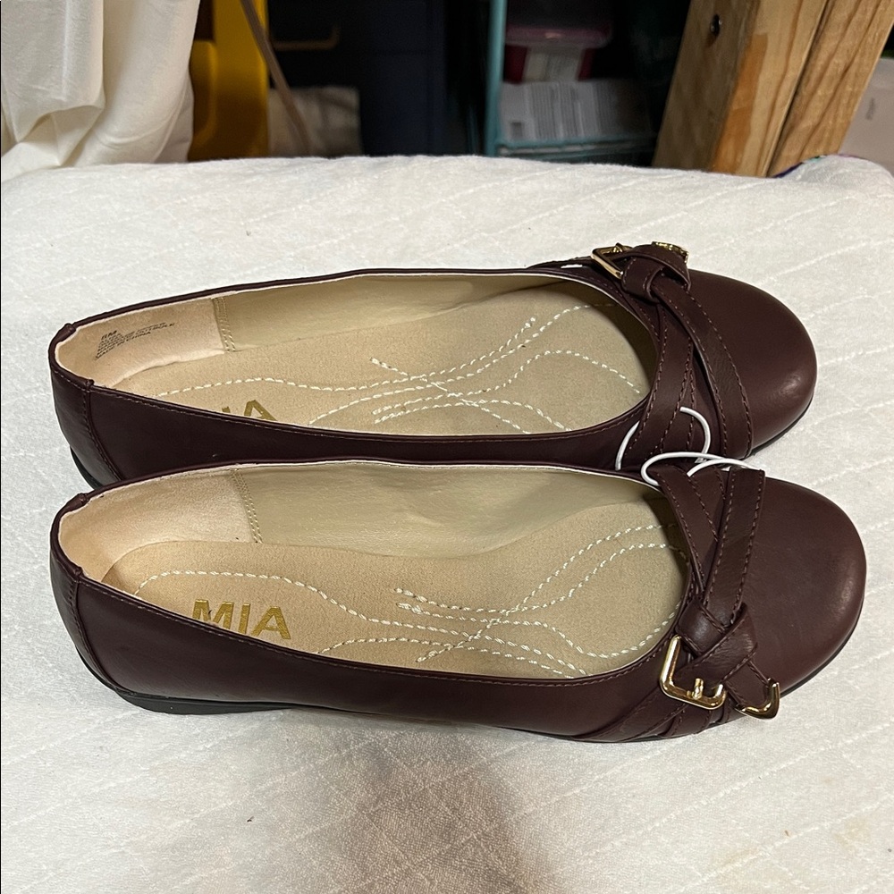 MIA Brown Leather Bow Accent Flats with Gold Buckle - Picture 2 of 6